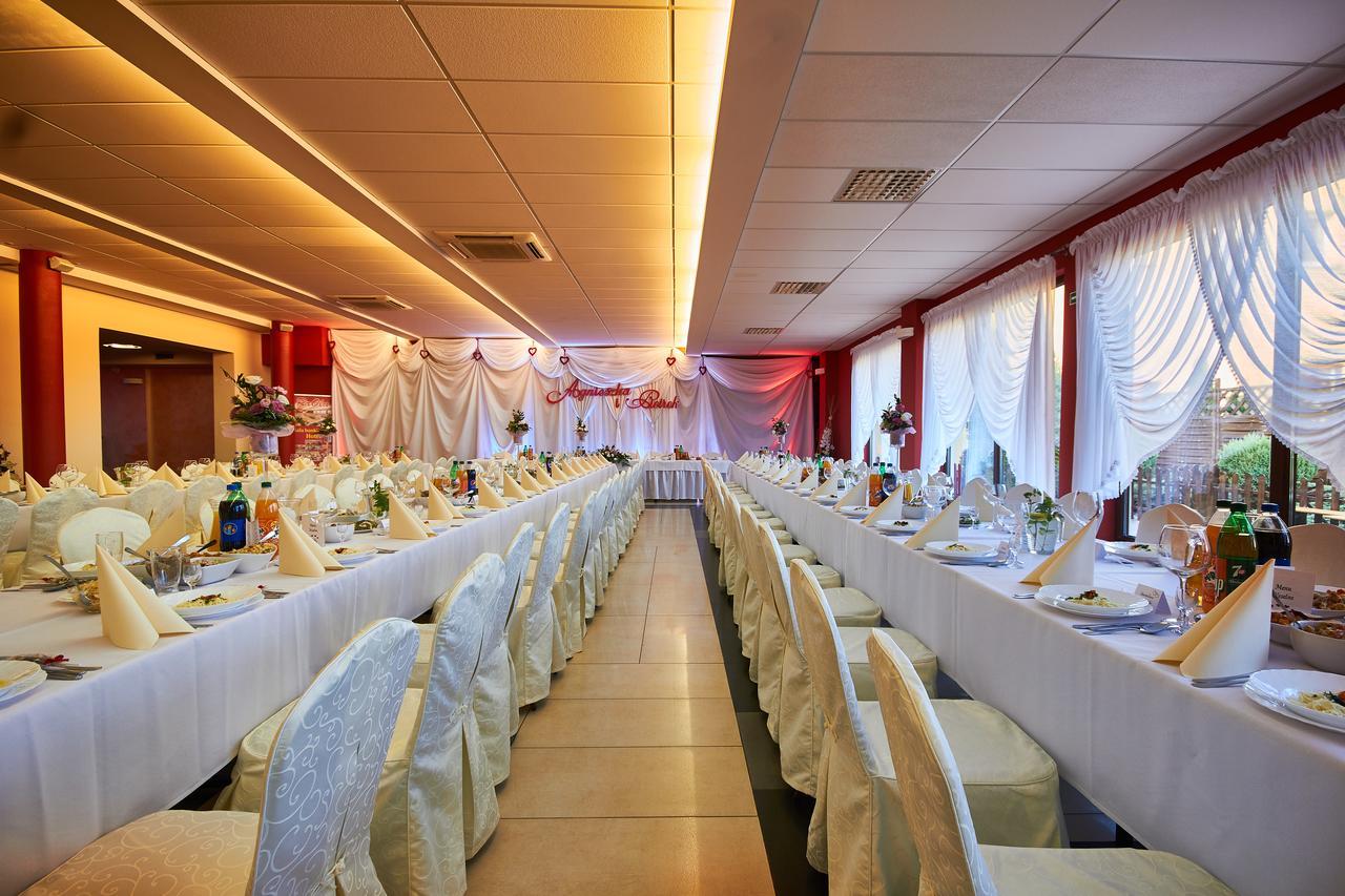 Hotel Paola Kutno Eksteriør bilde